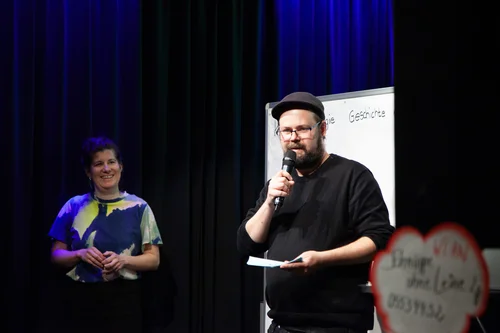 Sven Niemann spricht im Deelenhaus Paderborn über die Pader und Kunst.